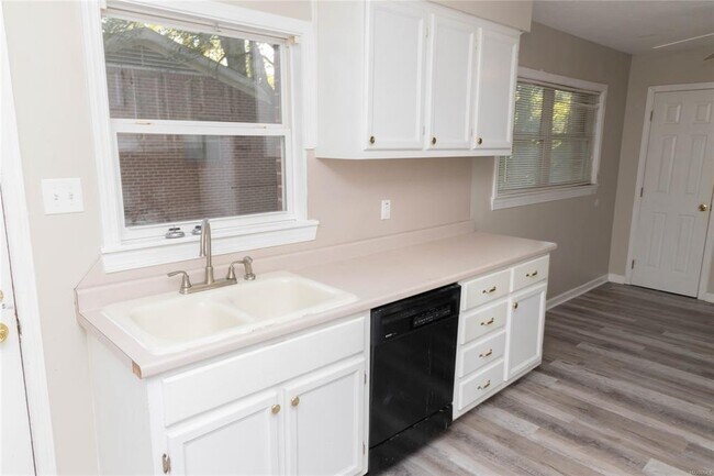 Foto del edificio - 3361 Willow Ln Dr