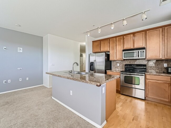 Building Photo - Large 2BR/2B Condo with Private Attached G...