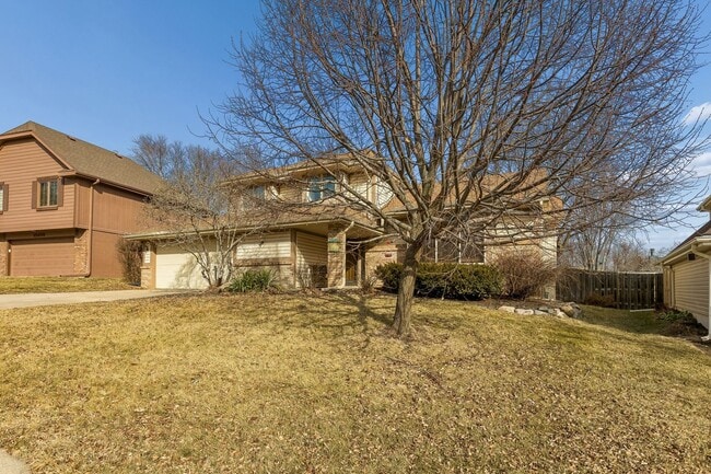 Building Photo - Spacious Northwest Omaha 3-Bedroom!!