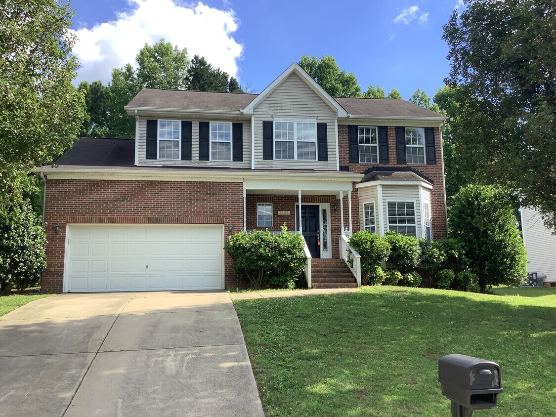 Primary Photo - 2106 Forest Edge Dr