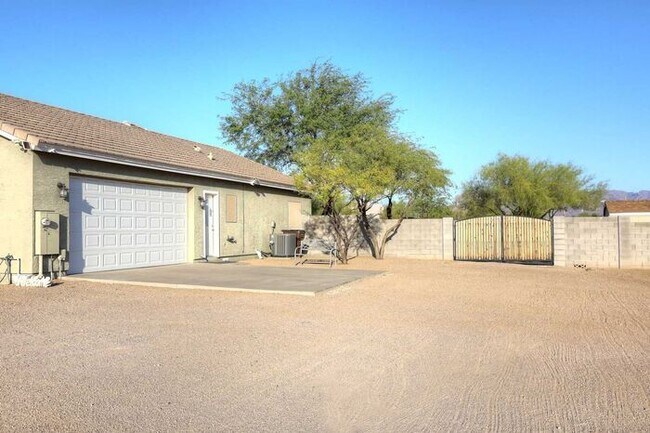Building Photo - 1105 N 110th St