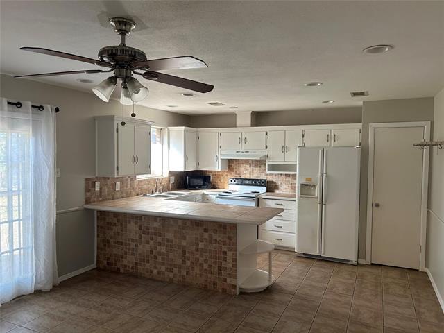 Foto del edificio - 7830 Claremont Dr