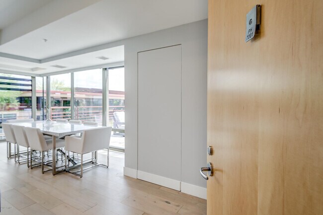 Foto del edificio - 7141 E Rancho Vista Dr