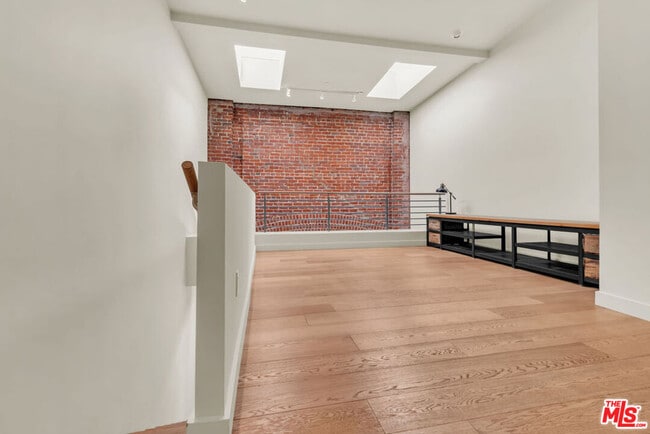 Foto del edificio - 940 E 2nd St