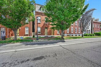 Building Photo - 1704 S Tucker Blvd