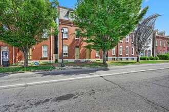 Building Photo - 1704 S Tucker Blvd