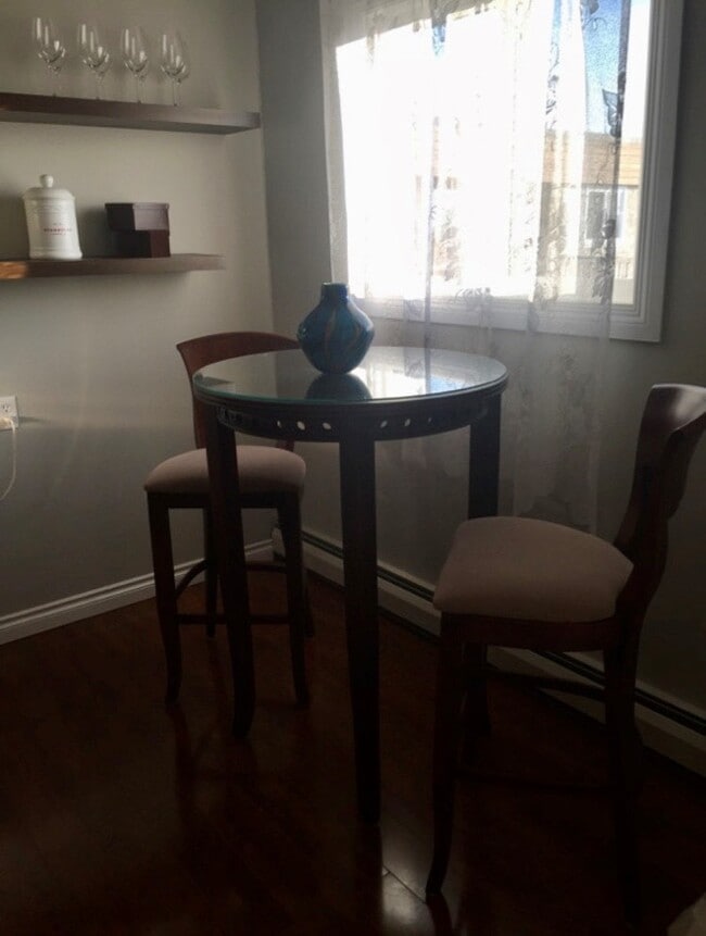 Building Photo - 1 Bed 1 Bath Unit in Edmonton, AB