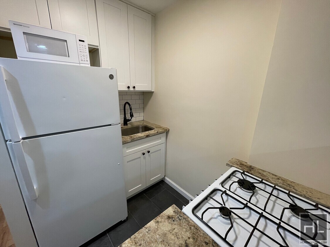 Foto del edificio - Laundry Is Down The Street! | WEST 131 STREET