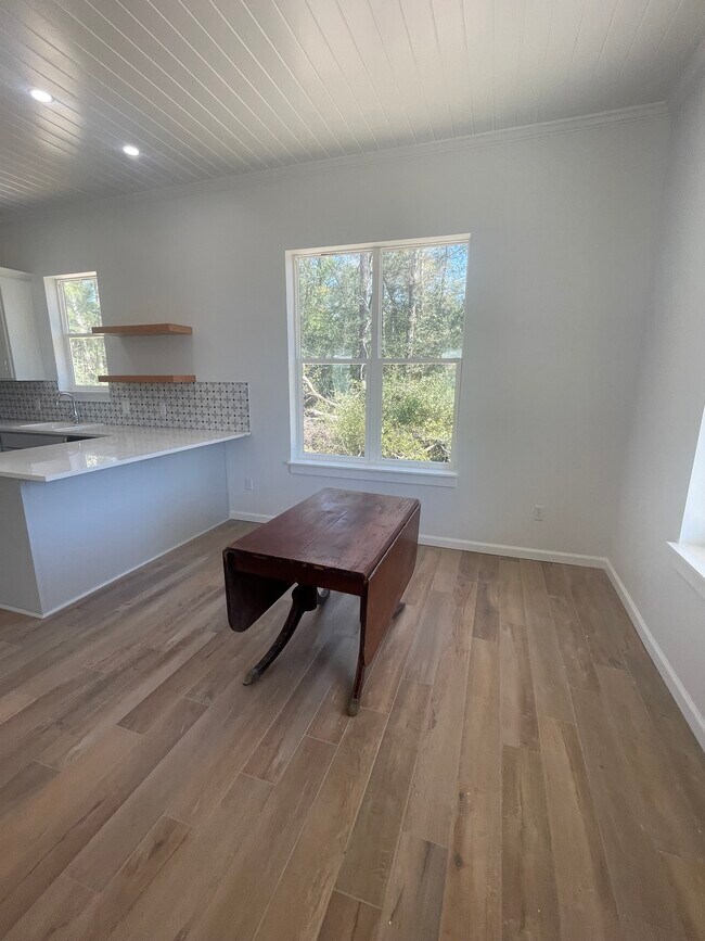 Foto del edificio - 311 Sherwood Rd