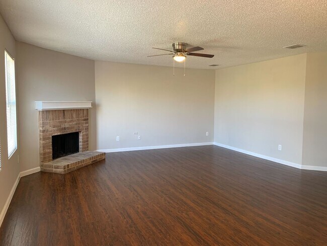 Building Photo - 1395 Stewart Dr