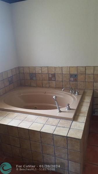Foto del edificio - 2801 NE 59th Ct