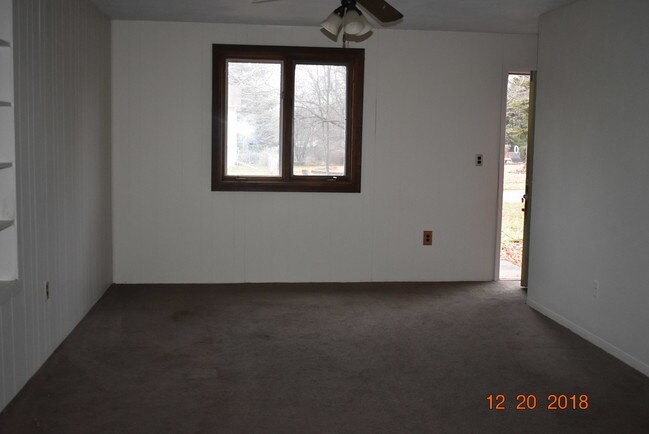 Building Photo - 621 Sangamon Rd