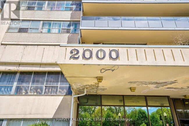 Photo du bâtiment - 2000 Sheppard Ave W