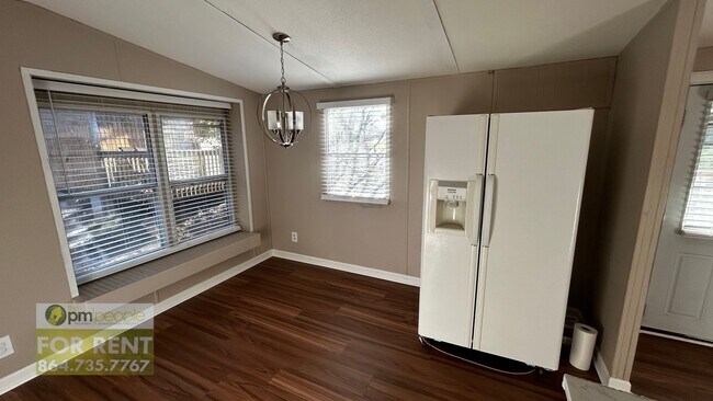 Foto del edificio - No rent until April 1st!! Simple Life, Serene Setting ~ Cozy 3/1.5 Available!