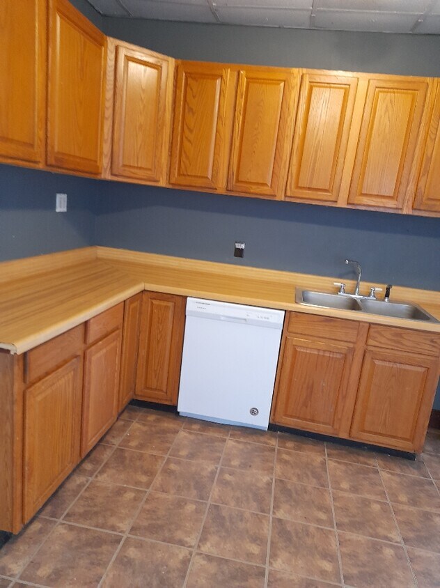 kitchen - 592 Breckenridge St