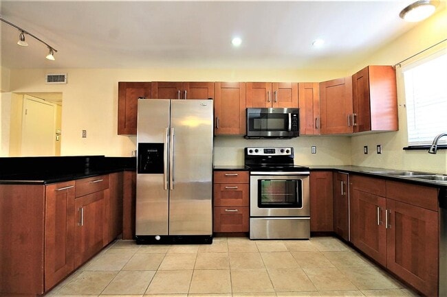 Building Photo - 5098 Matilda St