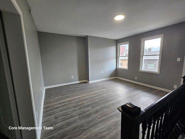 Foto del edificio - Fully rehabbed 2 bed 1 bath in the south side slopes!!