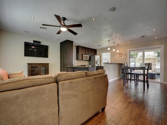 Building Photo - 4805 Creekwood Rd