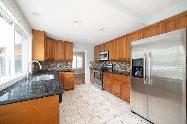 Building Photo - Whelan Ranch Single Family Home