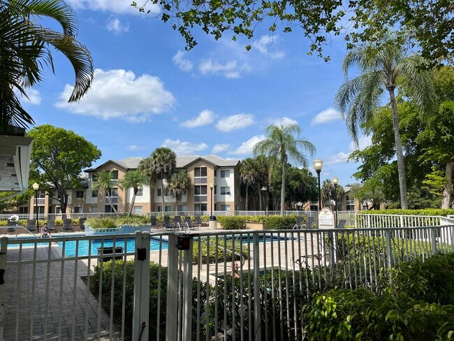 Building Photo - 9977 Westview Dr