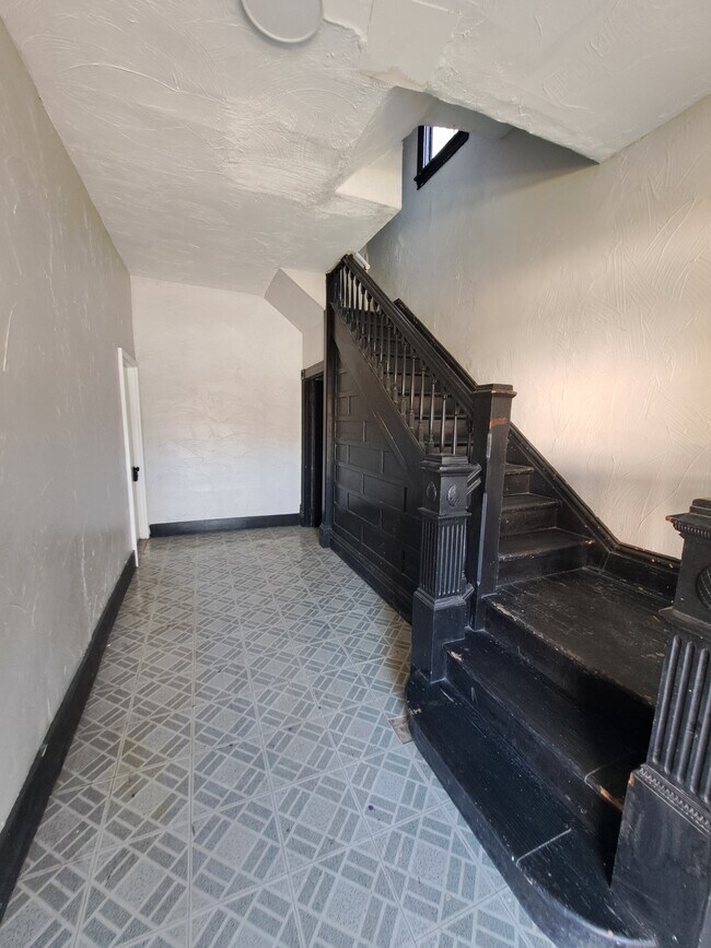 Building Photo - 454 Freeport St