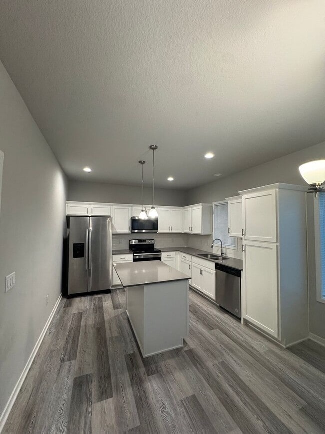 Building Photo - 15140 Foxglove Ln