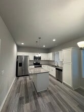 Building Photo - 15140 Foxglove Ln