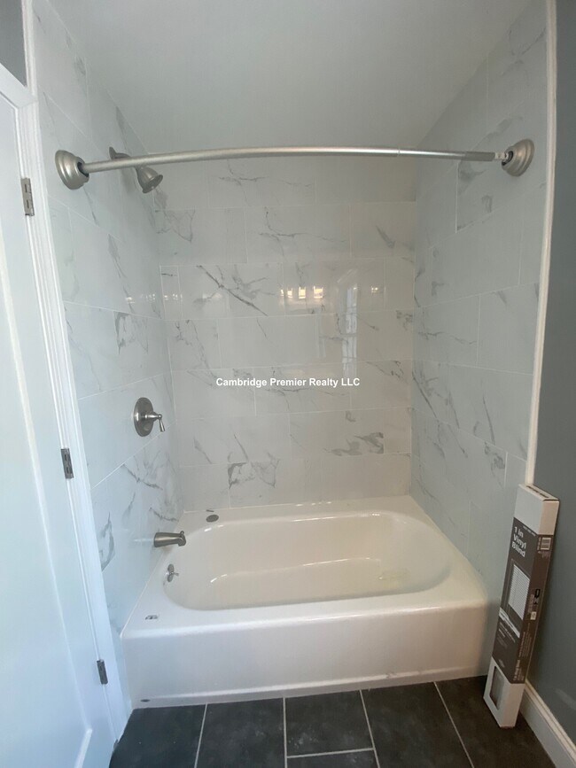 Building Photo - 383 Broadway