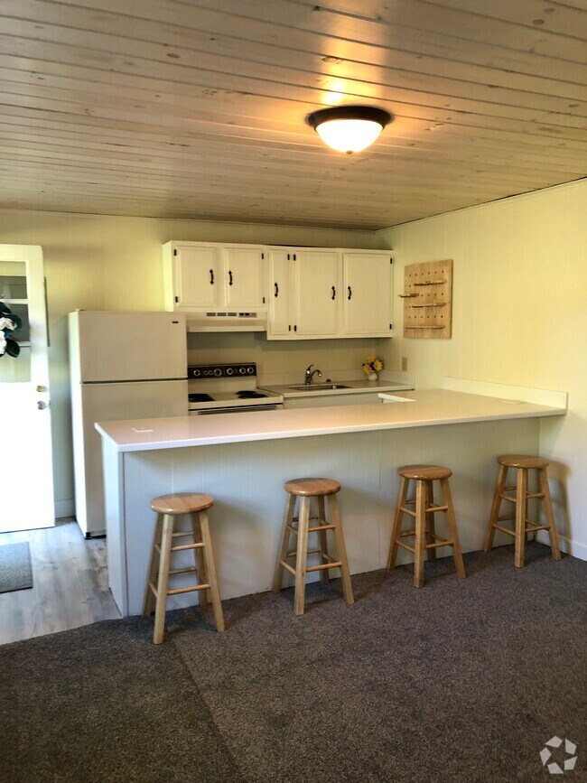 Apartments For Rent in Valencia, PA with Hardwood Floors 1 Rentals