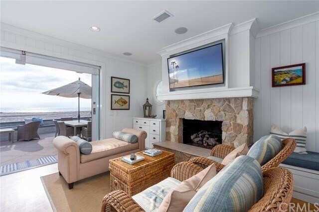 Building Photo - 4407 Seashore Dr