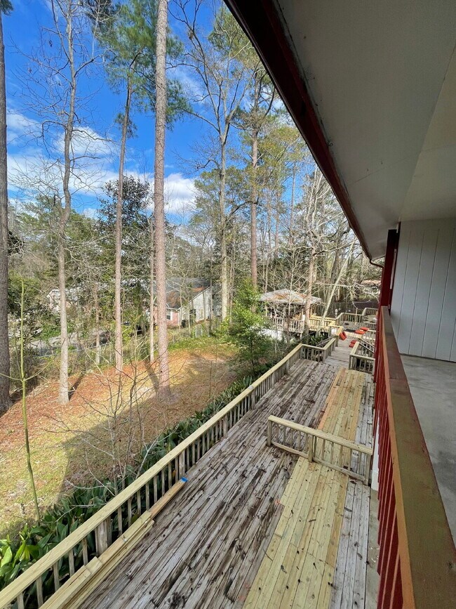 Building Photo - Great 2/2 right off Apalachee Pkwy!