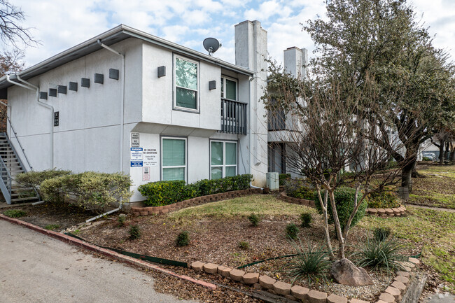 12888 Montfort Dr - Valley View Condominiums