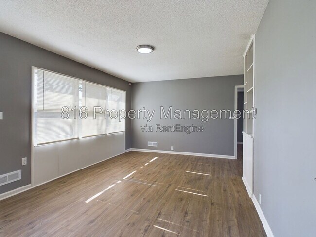 Foto del edificio - 10800 Blue Ridge Blvd