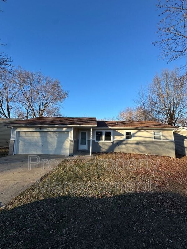 Building Photo - 731 W Greenwood St