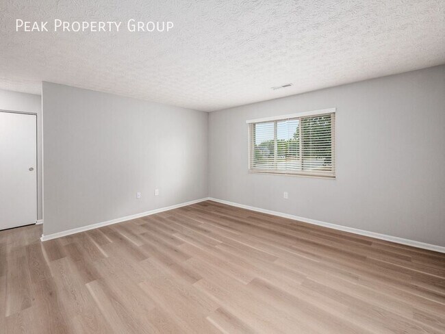Foto del edificio - 7950 Harmill Dr