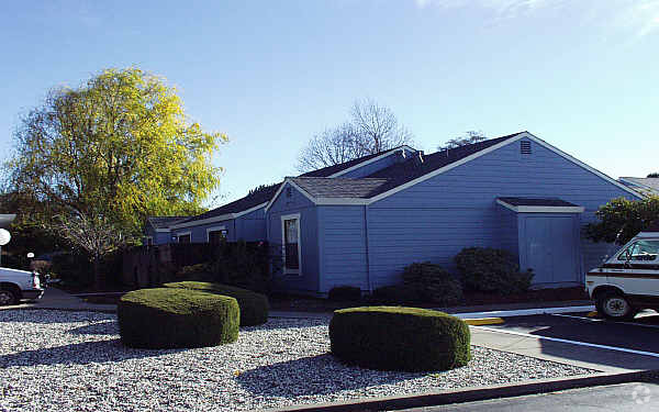 Building Photo - Bell Manor Apartments