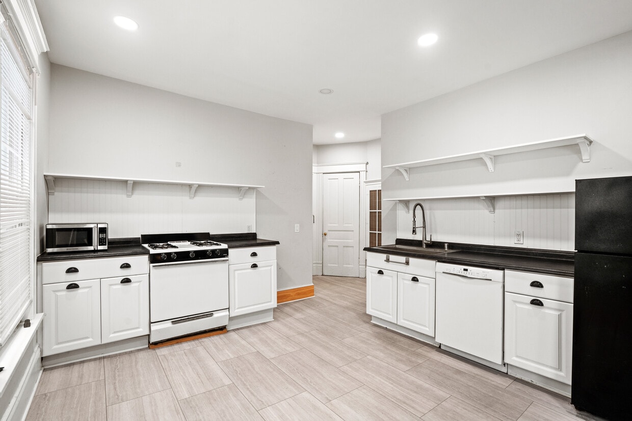 Kitchen 1/1 - 2531 N Murray Ave