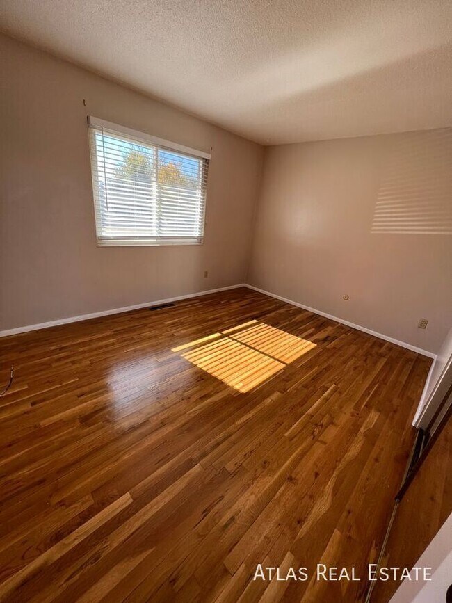 Building Photo - 3914 Encino St