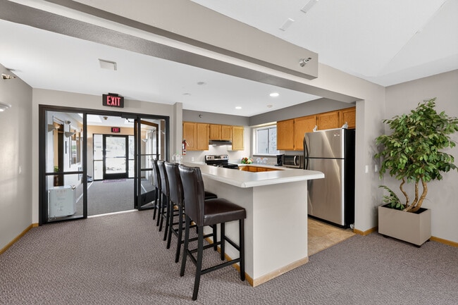 Building Photo - Stone Crest Apartments