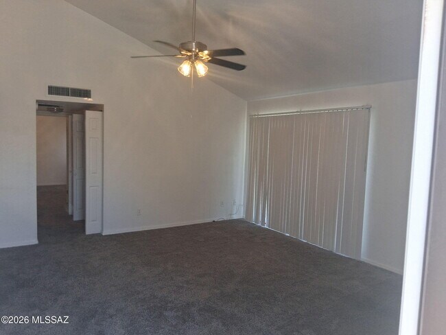 Foto del edificio - 806 S Langley Ave