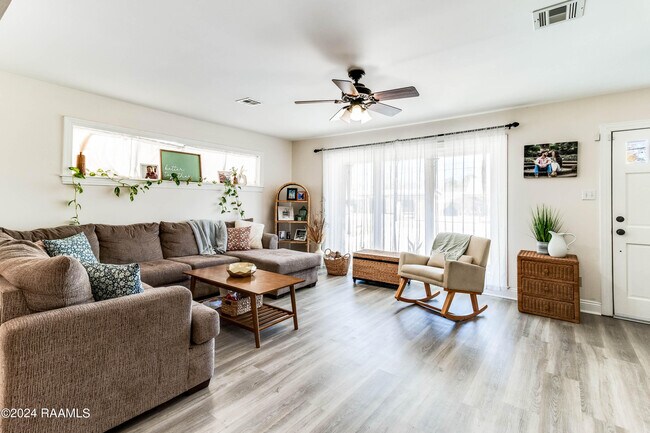 Foto del edificio - 302 S Morgan Ave