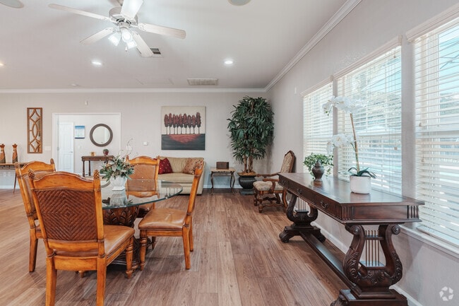Clubhouse - Oak Park