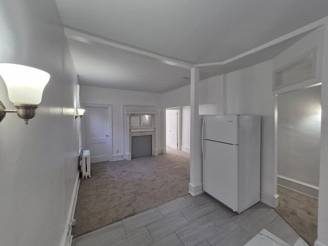 Building Photo - 20 S 61st St