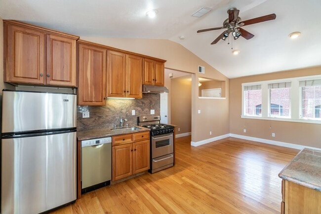 Building Photo - 1347 Park Ave