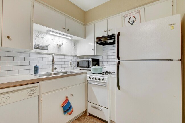 Foto del edificio - 803 W 28th St