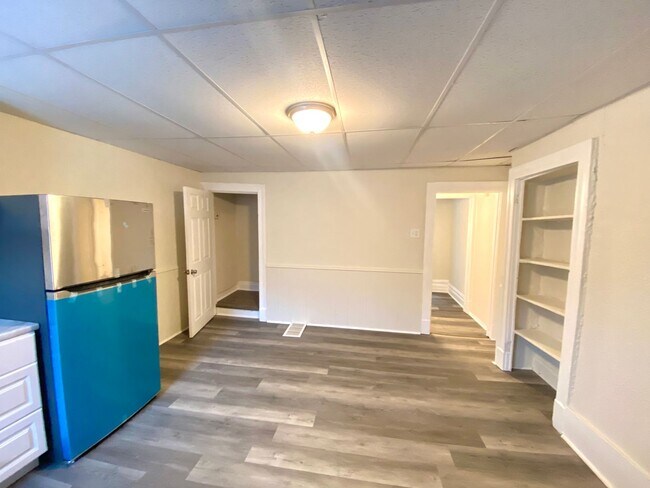 Foto del edificio - 908-910 Smithton Avenue