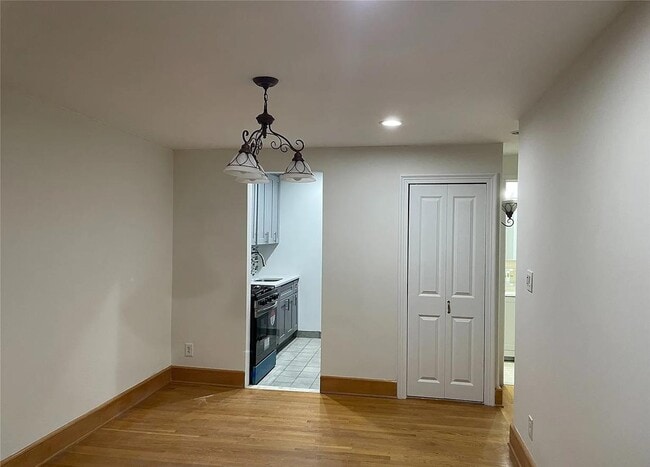 Foto del edificio - 35-20 Leverich St