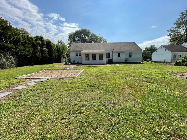 Building Photo - 702 Jackson Dr