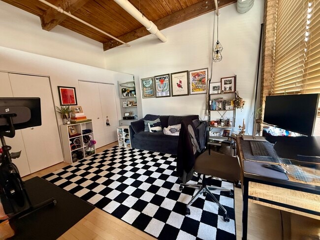 Foto del edificio - 1330 W Monroe St