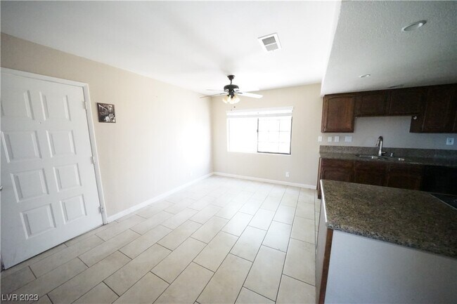 Building Photo - 4231 Sanderling Cir